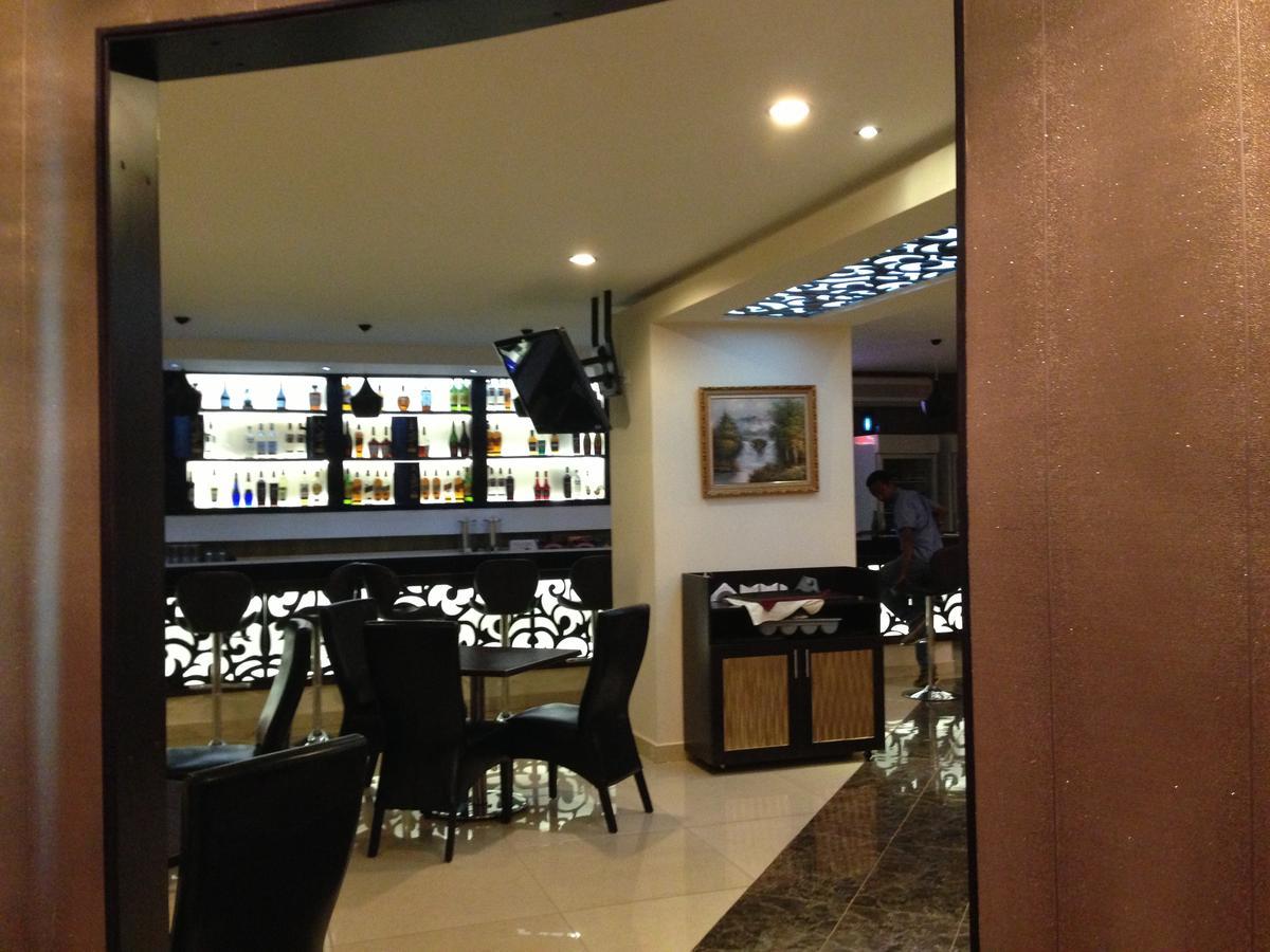 Airport Plaza Hotel Giuba Esterno foto